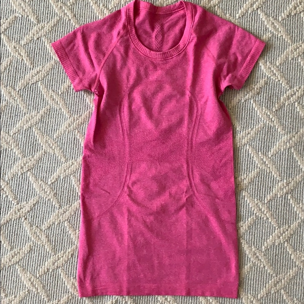 Lulu swiftly short sleeved top size 4